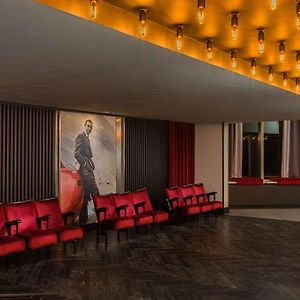 Radisson Red Hotel London Heathrow